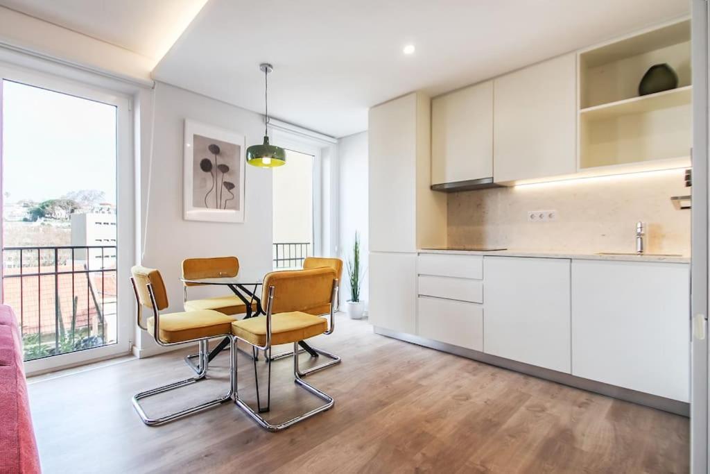 Outstanding Liberdade Spacious 2 Bedroom W Ac Lissabon